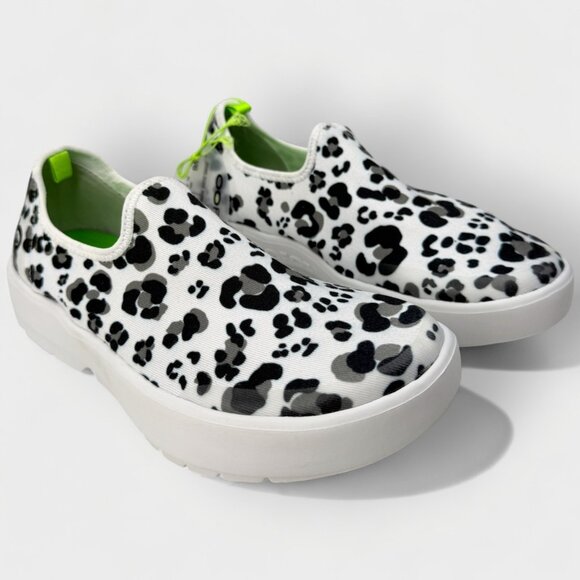 OOFOS OOmg EEZEE Slip On Womens Shoes Size 6 EU37 Black White Snow Leopard 5072 - Picture 1 of 9